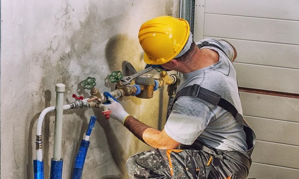 Utan rörmokare – ingen badrumsrenovering i sikte